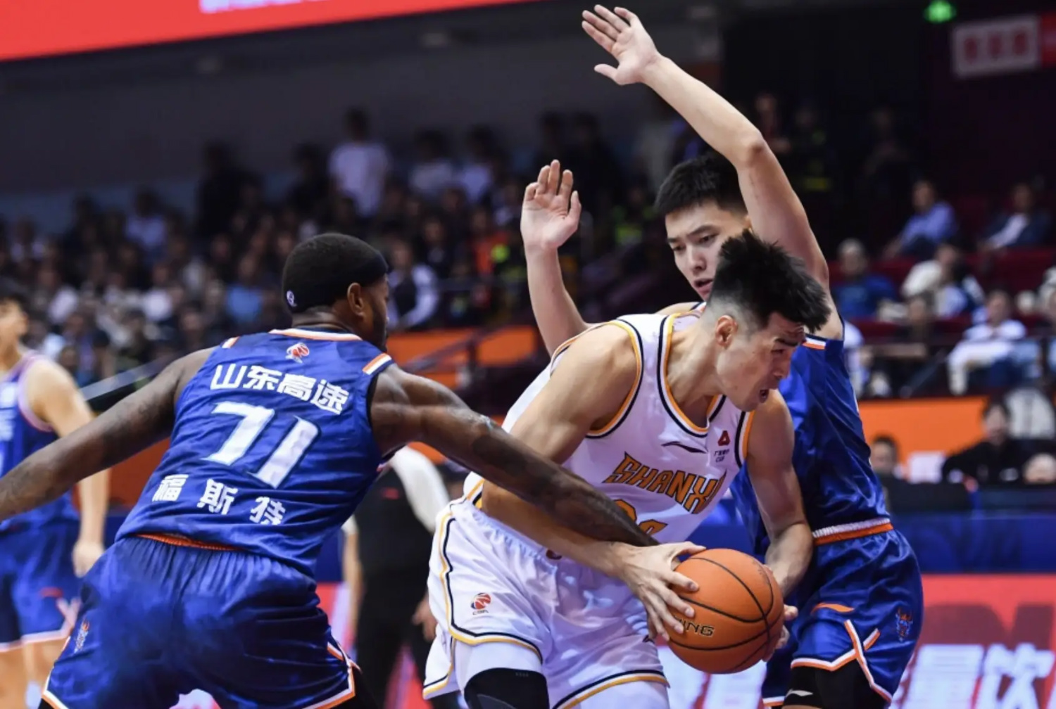 九游体育官方网站-山东男篮发布备战花絮，赛前篮板制胜，欧篮联任务艰巨，控场能力受关注