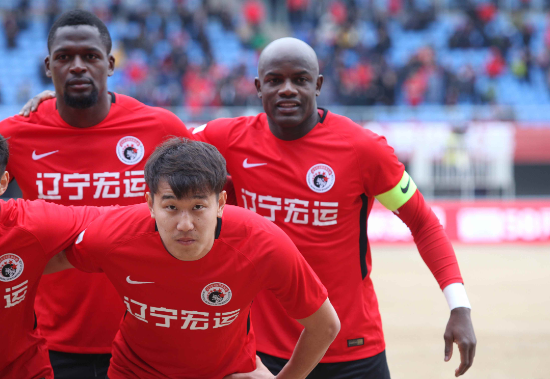 斯图加特训练开放日，赛后外线爆发引欢呼，中超在即，团队化学反应显著